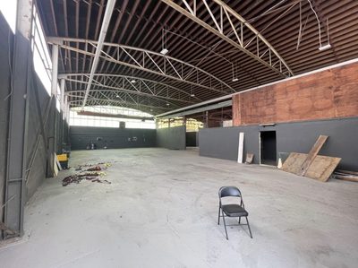 906 Payne St — warehouse interior