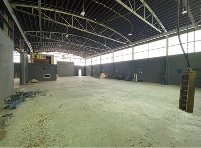 906 Payne St — interior view