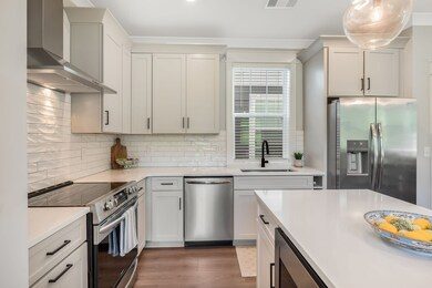 4426B Providence Hts — kitchen detail